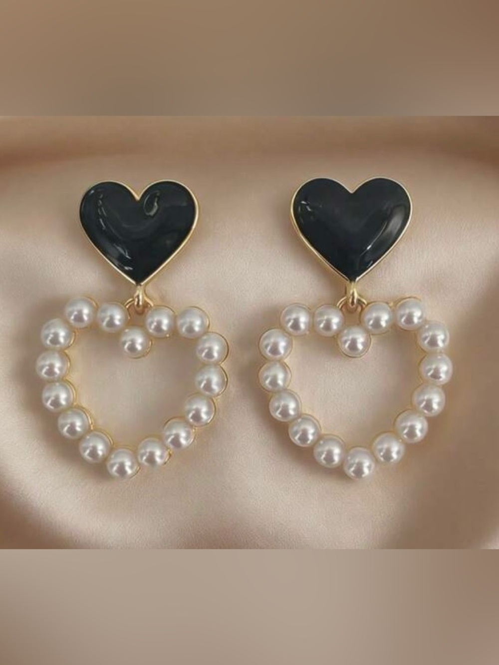 Black Heart w/Pearl Heart Drops